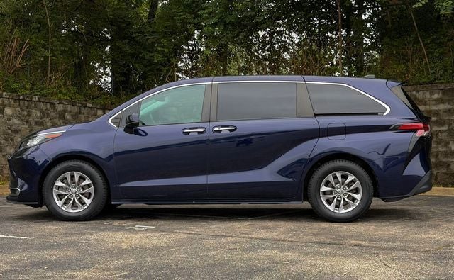 2022 Toyota Sienna XLE 8 Passenger