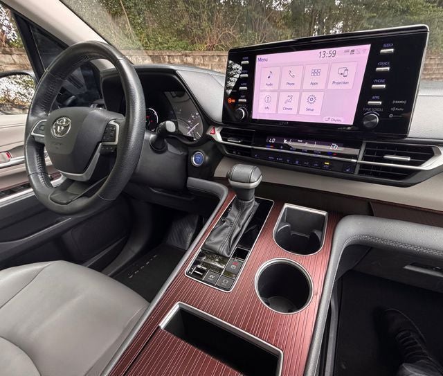 2022 Toyota Sienna XLE 8 Passenger