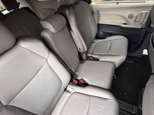 2022 Toyota Sienna XLE 8 Passenger