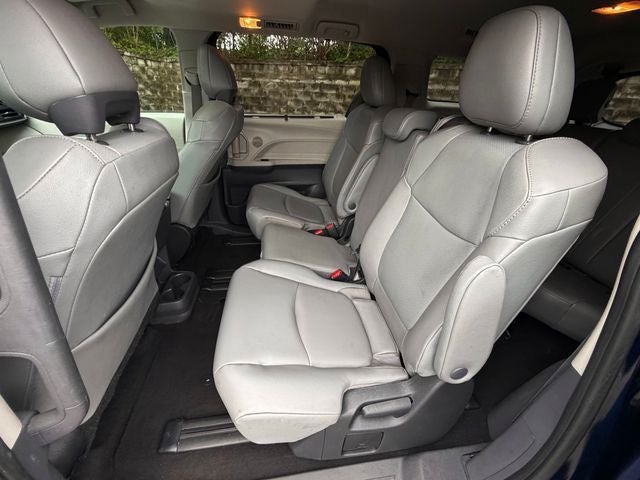 2022 Toyota Sienna XLE 8 Passenger