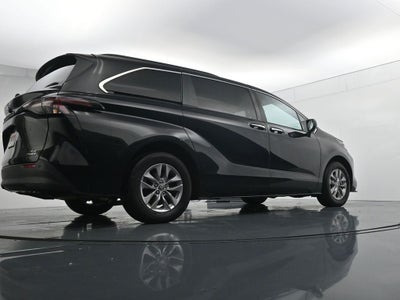 2024 Toyota Sienna XLE 8 Passenger