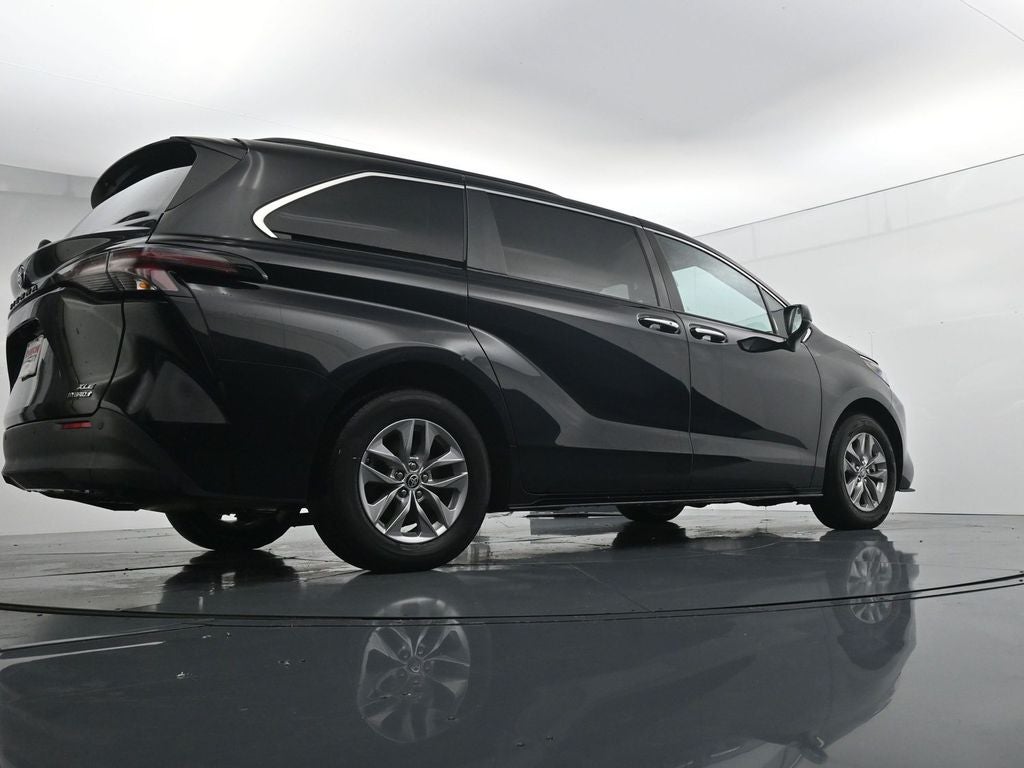 2024 Toyota Sienna XLE 8 Passenger