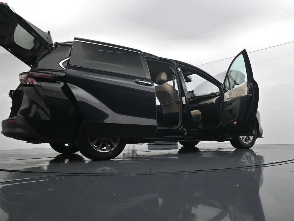 2024 Toyota Sienna XLE 8 Passenger