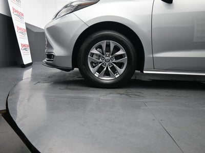 2024 Toyota Sienna XLE