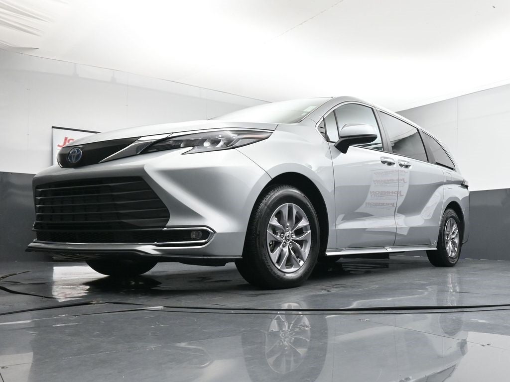2024 Toyota Sienna XLE