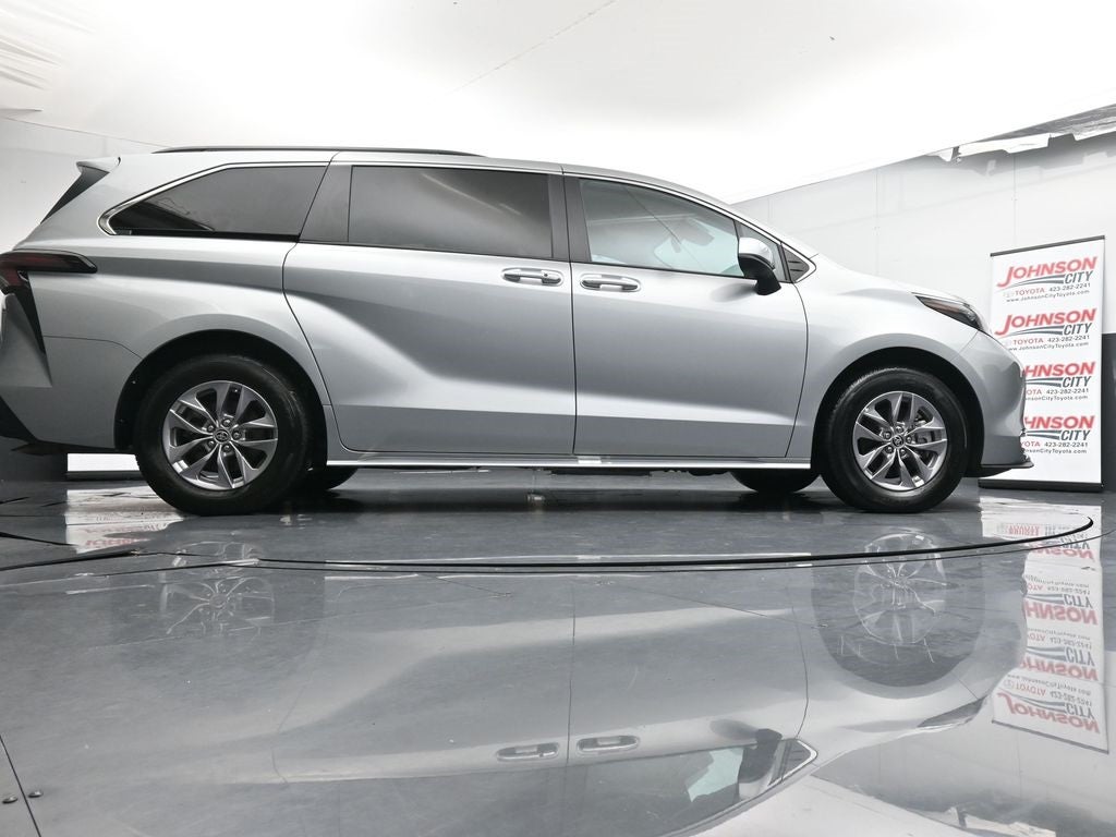 2024 Toyota Sienna XLE