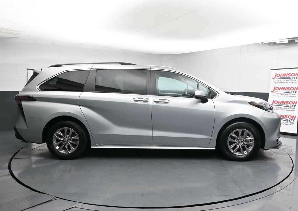 2024 Toyota Sienna XLE
