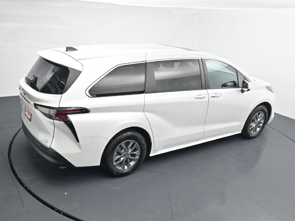 2024 Toyota Sienna XLE 8 Passenger