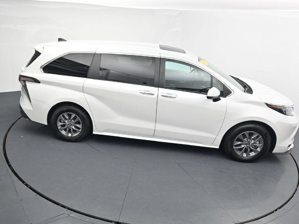 2024 Toyota Sienna XLE 8 Passenger