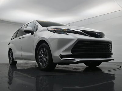 2024 Toyota Sienna XLE 8 Passenger