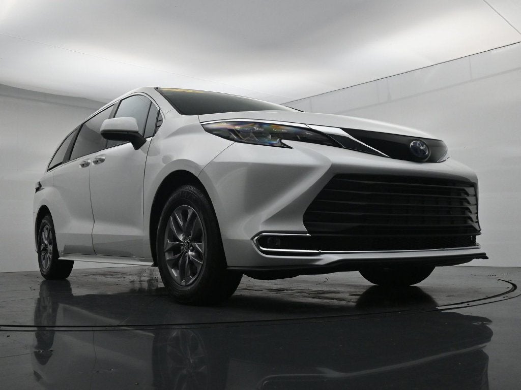 2024 Toyota Sienna XLE 8 Passenger