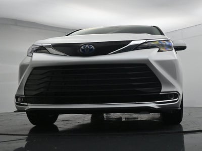 2024 Toyota Sienna XLE 8 Passenger
