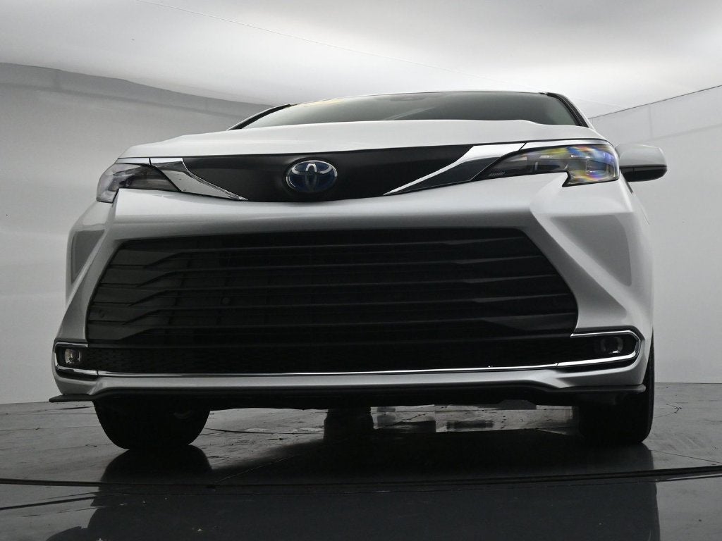 2024 Toyota Sienna XLE 8 Passenger