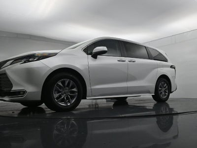 2024 Toyota Sienna XLE 8 Passenger