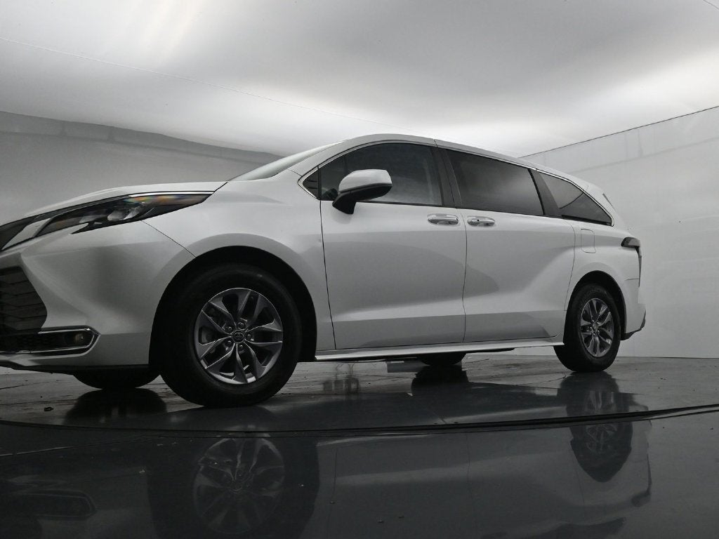 2024 Toyota Sienna XLE 8 Passenger