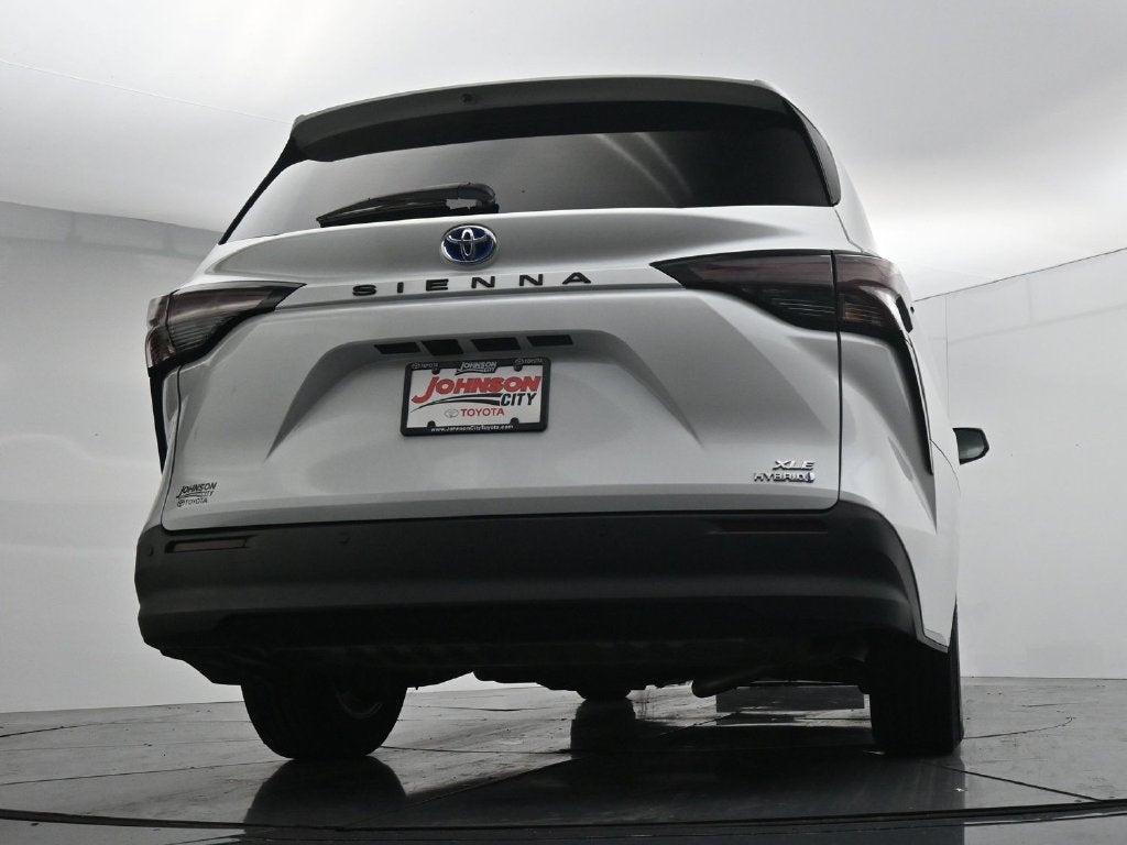 2024 Toyota Sienna XLE 8 Passenger