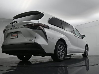 2024 Toyota Sienna XLE 8 Passenger