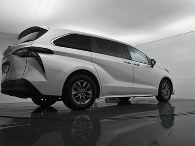 2024 Toyota Sienna XLE 8 Passenger