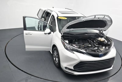 2024 Toyota Sienna XLE 8 Passenger
