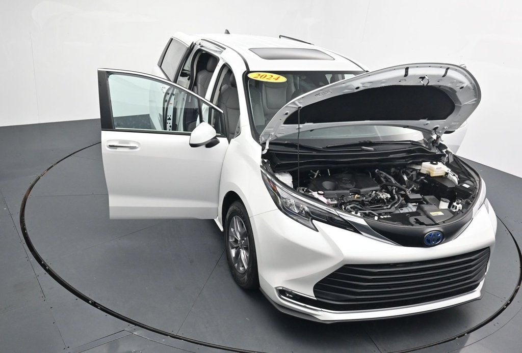 2024 Toyota Sienna XLE 8 Passenger