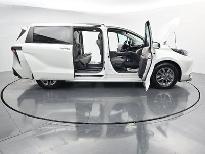 2024 Toyota Sienna XLE 8 Passenger