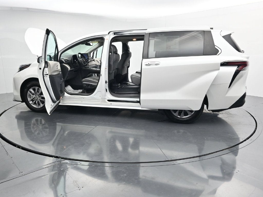 2024 Toyota Sienna XLE 8 Passenger