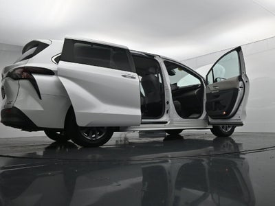 2024 Toyota Sienna XLE 8 Passenger