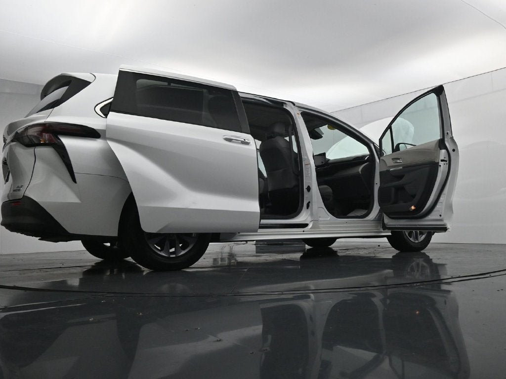 2024 Toyota Sienna XLE 8 Passenger
