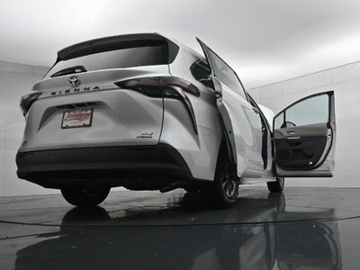 2024 Toyota Sienna XLE 8 Passenger