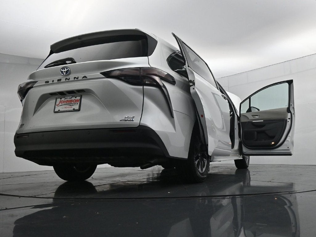 2024 Toyota Sienna XLE 8 Passenger
