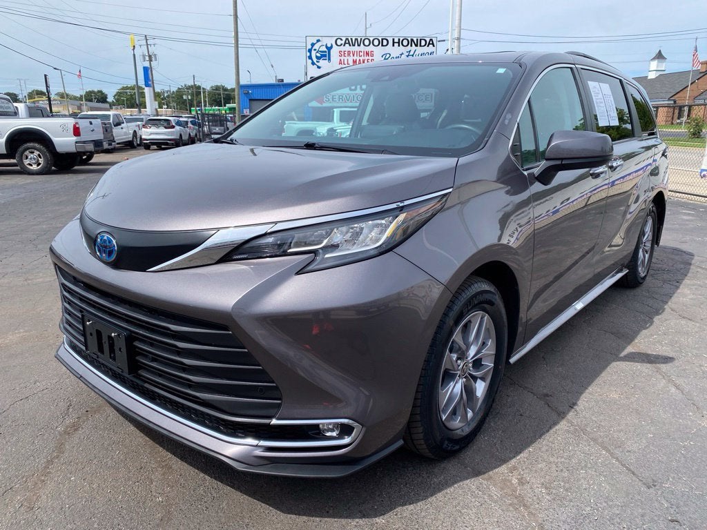 2023 Toyota Sienna XLE 8 Passenger