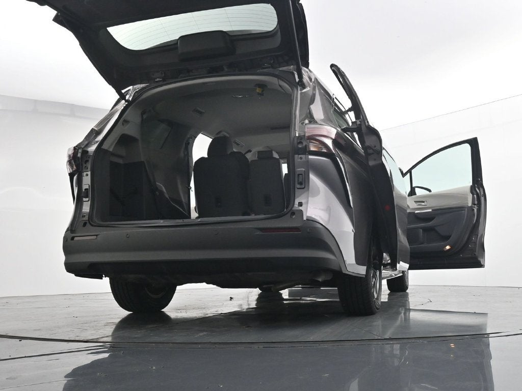 2023 Toyota Sienna XLE 8 Passenger