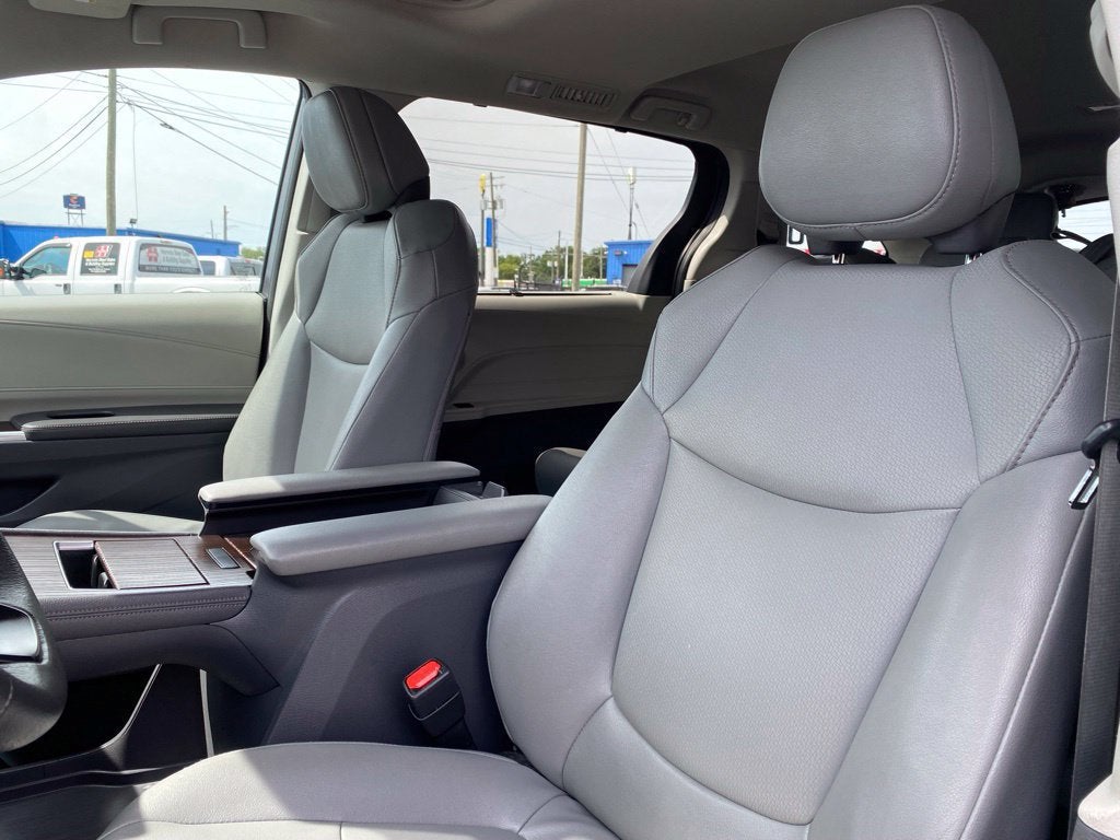 2023 Toyota Sienna XLE 8 Passenger