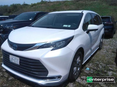 2024 Toyota Sienna XLE 8 Passenger