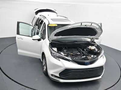 2024 Toyota Sienna XLE 8 Passenger