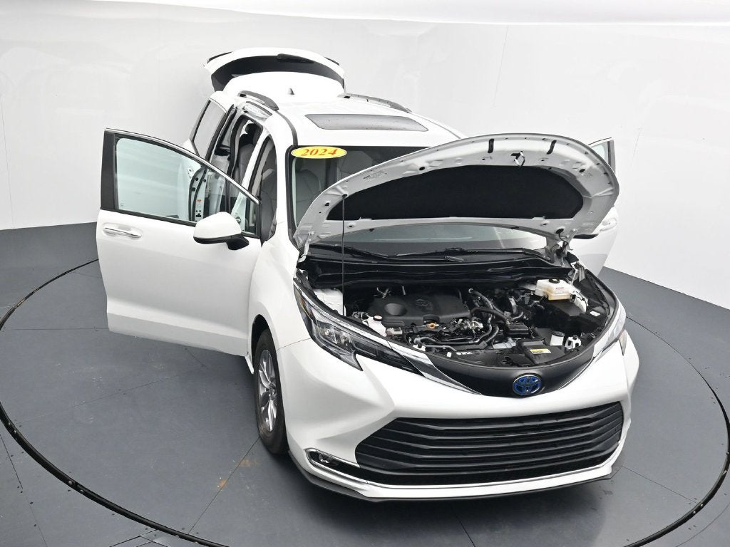 2024 Toyota Sienna XLE 8 Passenger