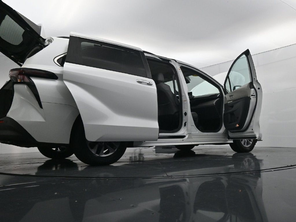 2024 Toyota Sienna XLE 8 Passenger