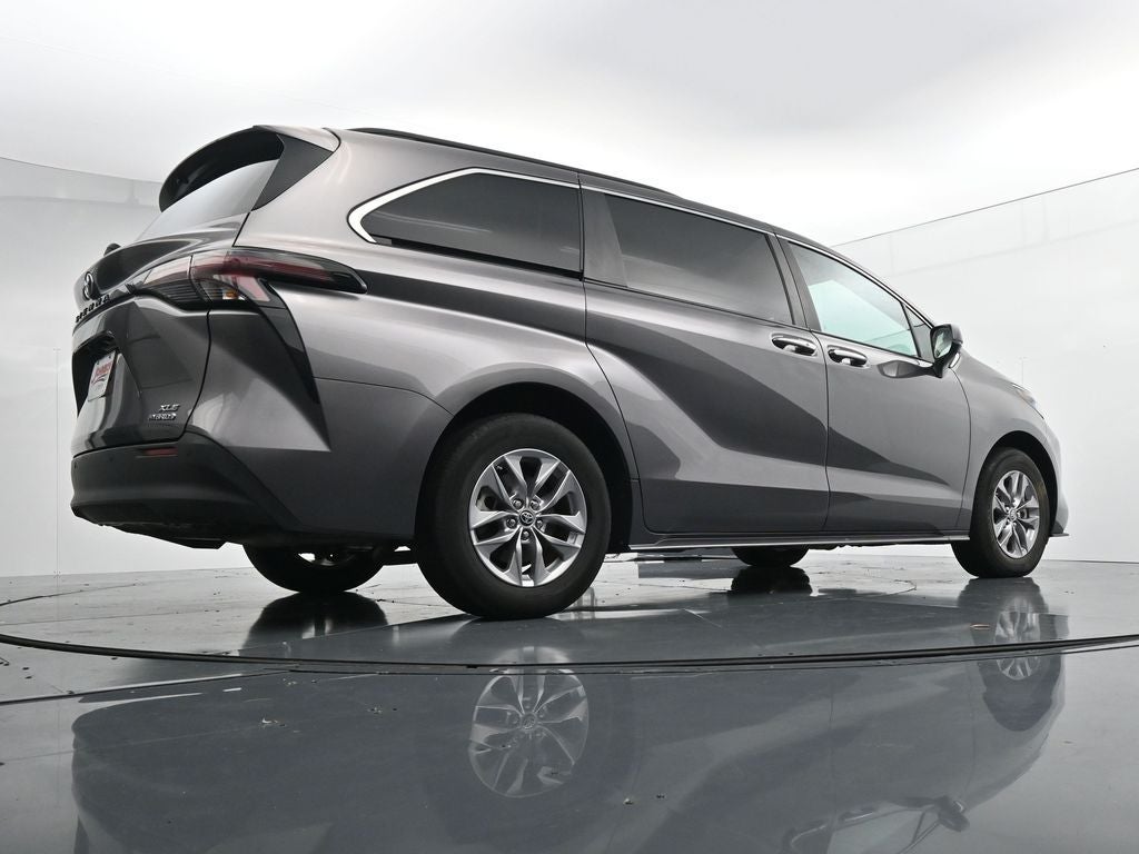 2024 Toyota Sienna XLE 8 Passenger