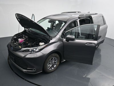 2024 Toyota Sienna XLE 8 Passenger