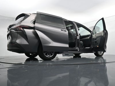 2024 Toyota Sienna XLE 8 Passenger
