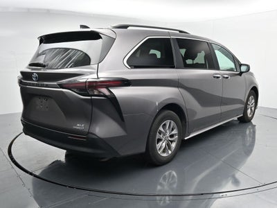 2024 Toyota Sienna XLE 8 Passenger