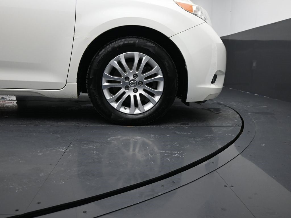 2017 Toyota Sienna XLE 7 Passenger