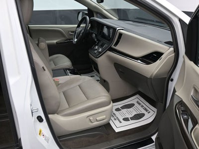 2017 Toyota Sienna XLE 7 Passenger