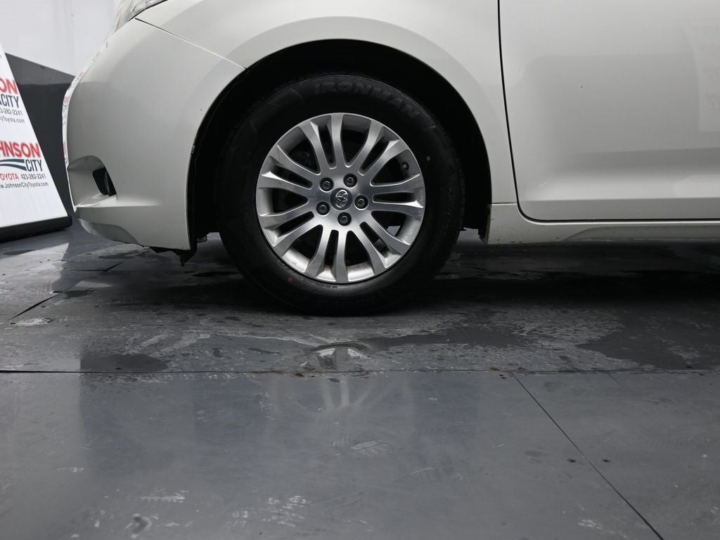 2017 Toyota Sienna XLE 7 Passenger
