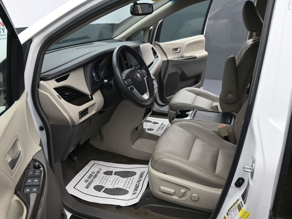2017 Toyota Sienna XLE 7 Passenger