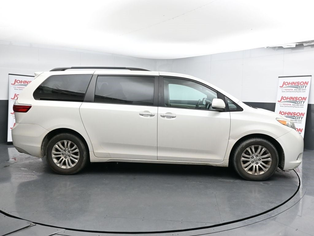 2017 Toyota Sienna XLE 7 Passenger