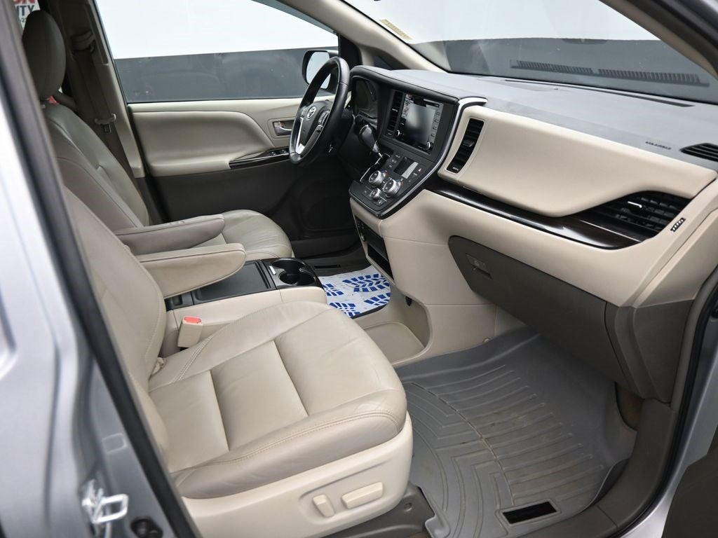 2019 Toyota Sienna XLE 7 Passenger