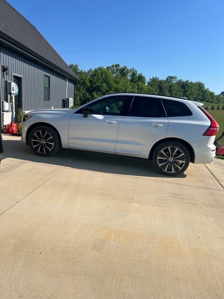 2023 Volvo XC60 B5 Plus Dark Theme