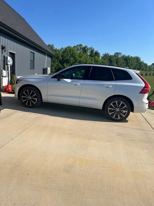 2023 Volvo XC60 B5 Plus Dark Theme