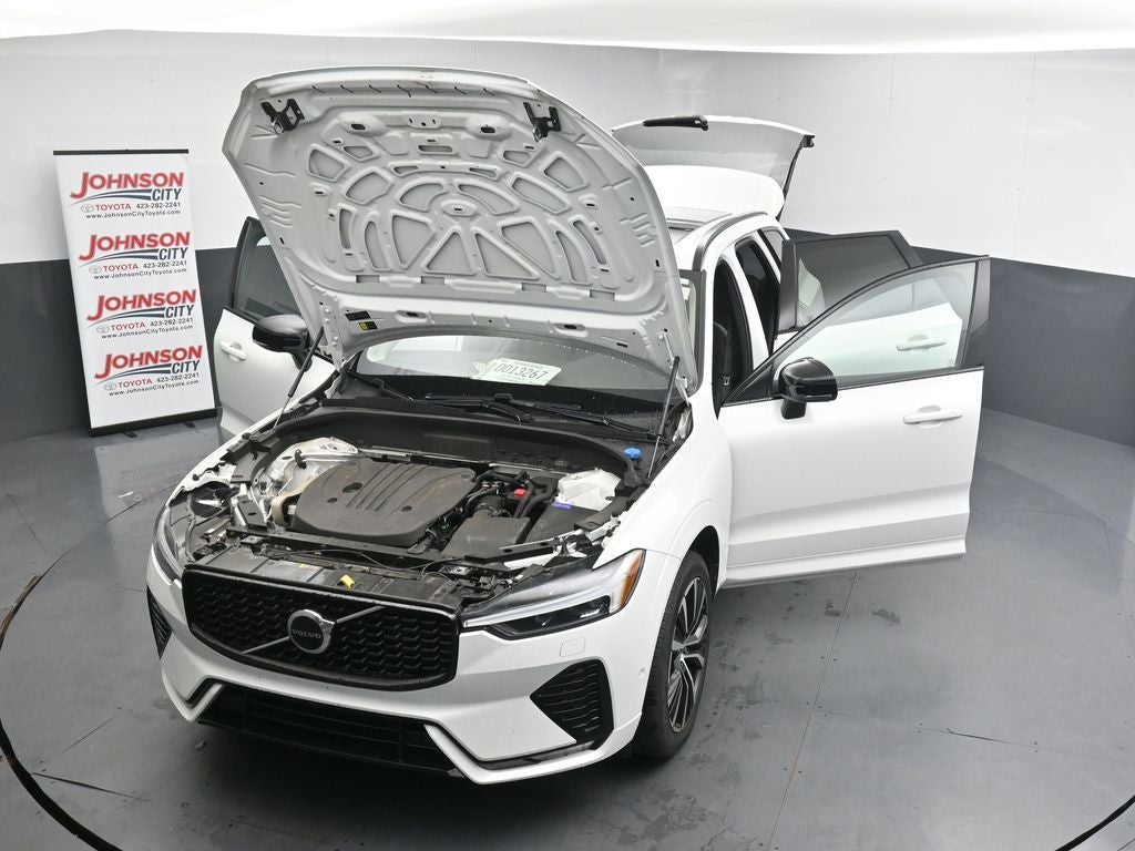 2023 Volvo XC60 B5 Plus Dark Theme